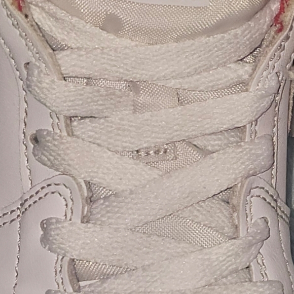 Jordan 1 Mid Unc To Chi Size 13C Kids' White, Gold, Red, and Blue Sneakers - Picture 14 of 16